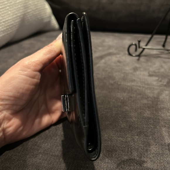 Gucci Authentic Black French Flap Leather Wallet with Silver Hardware. - Picture 4 of 13